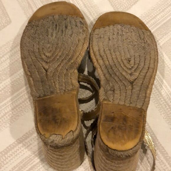 Michael Kors Gold Ankle Strap Sandal Wedges Size 7 - Picture 7 of 7